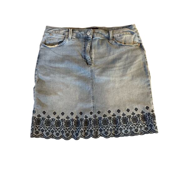 Talbots Petites Embroidered Denim‎ Pencil Skirt Blue Floral 14P Scalloped Hem - Picture 1 of 3